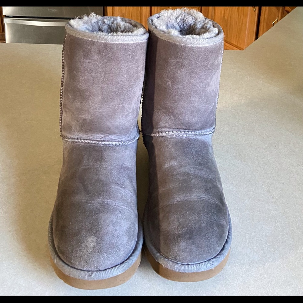 Ugg Classic Short Boot . - image 2